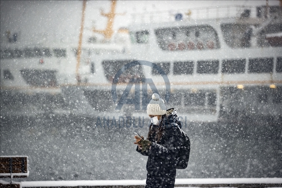 Стамбул накрыл сильный снегопад 10