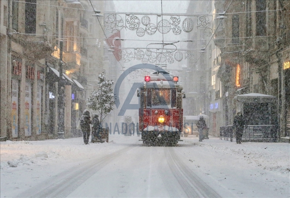 Стамбул накрыл сильный снегопад 23