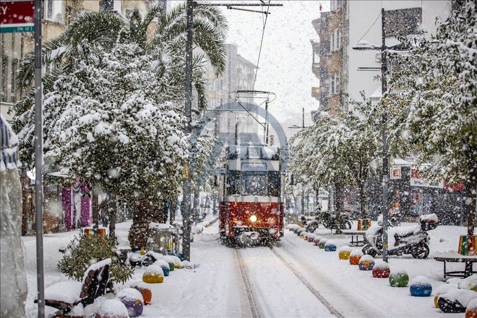 Стамбул накрыл сильный снегопад 8