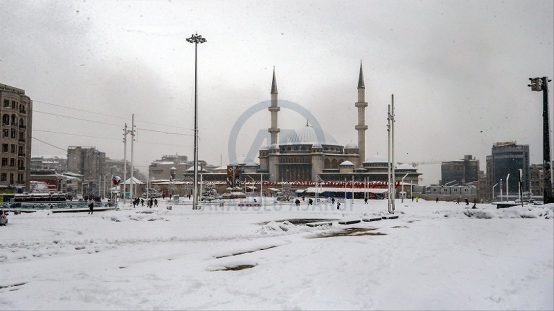 بەفر بارین لە ئیستانبوڵ