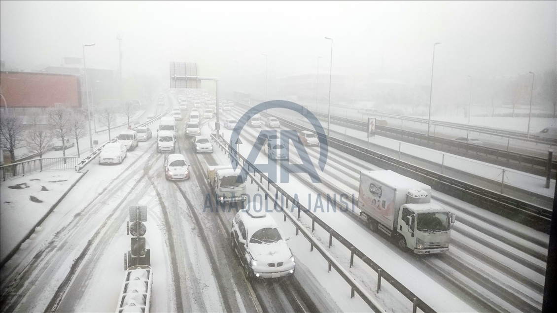 Стамбул накрыл сильный снегопад 19