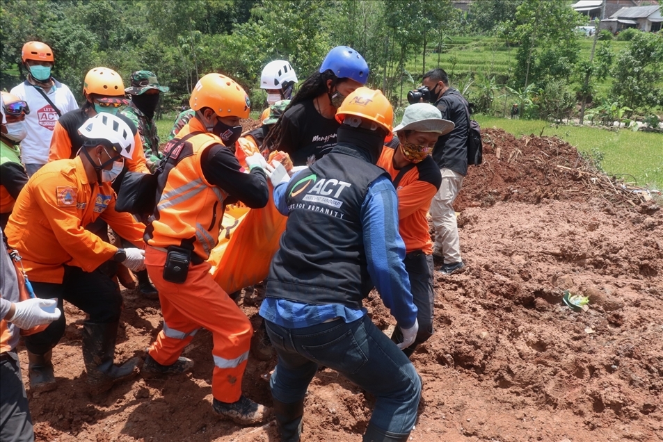Pencarian korban longsor Nganjuk berlanjut