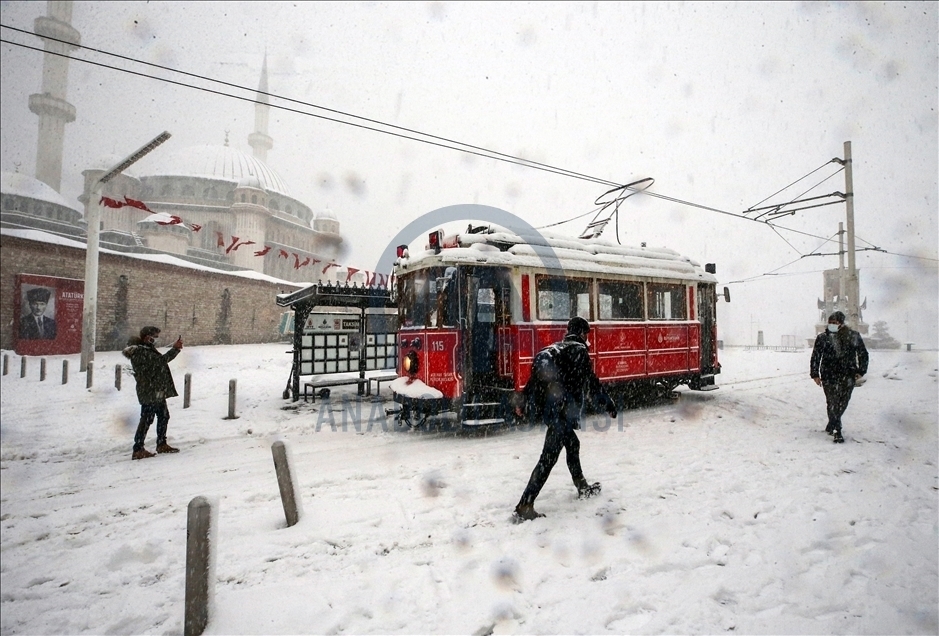 Стамбул накрыл сильный снегопад 21