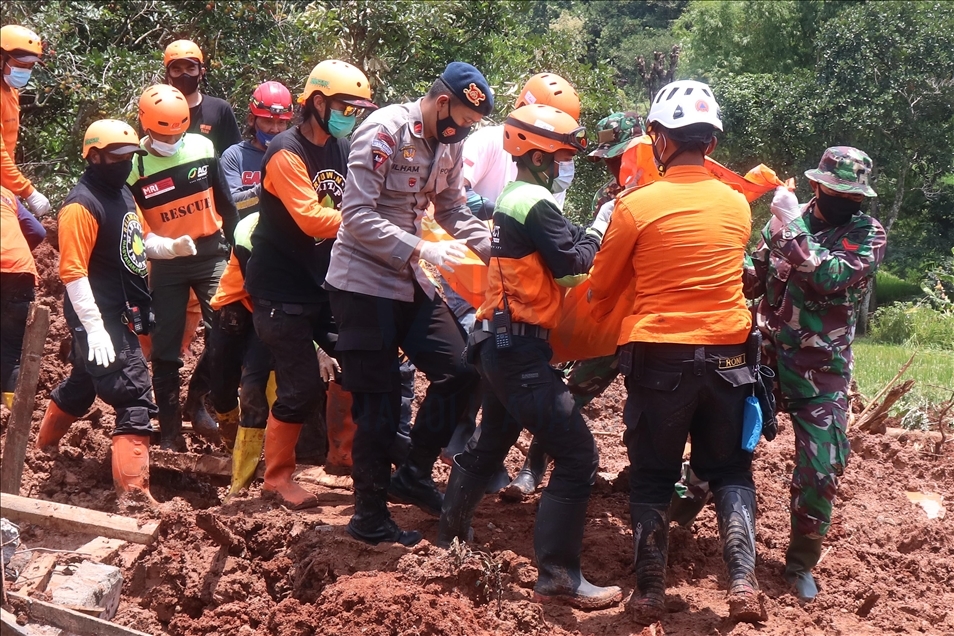 Pencarian korban longsor Nganjuk berlanjut