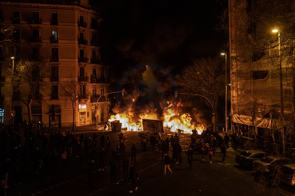 Spanjë, sërish incidente të dhunshme në protestat për lirimin e reperit të burgosur