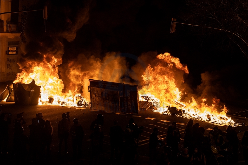 Spanjë, sërish incidente të dhunshme në protestat për lirimin e reperit të burgosur