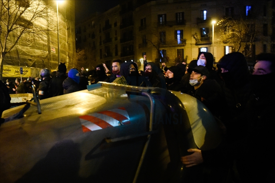 Spanjë, sërish incidente të dhunshme në protestat për lirimin e reperit të burgosur