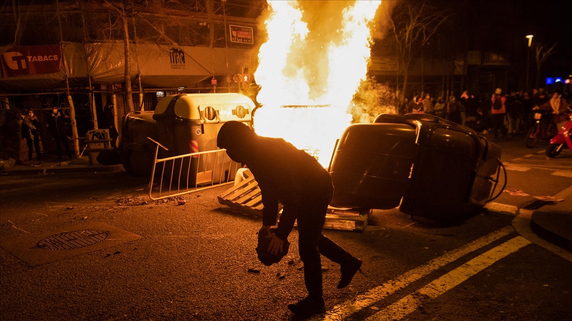 Spanjë, sërish incidente të dhunshme në protestat për lirimin e reperit të burgosur