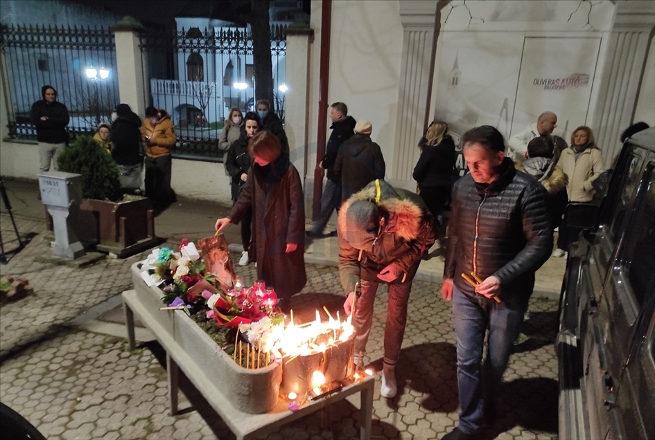 Novi Sad: Građani pale svijeće, odaju počast Balaševiću 