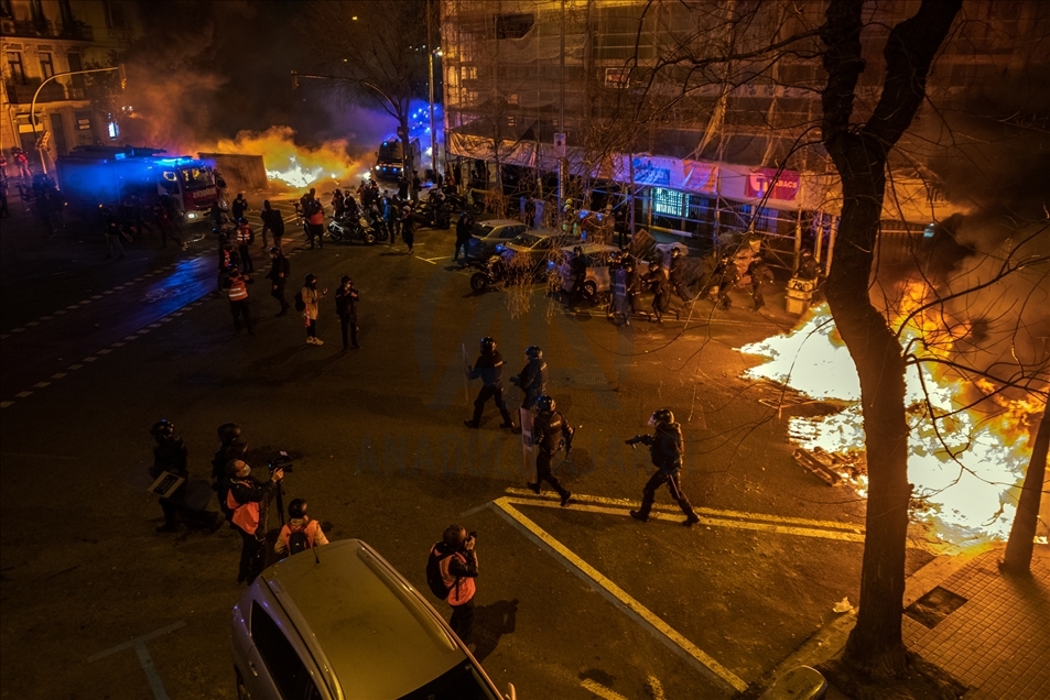 Spanjë, sërish incidente të dhunshme në protestat për lirimin e reperit të burgosur