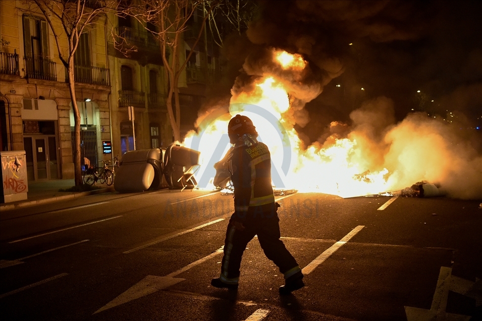 Spanjë, sërish incidente të dhunshme në protestat për lirimin e reperit të burgosur
