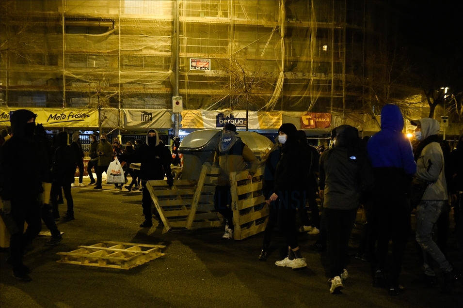 Spanjë, sërish incidente të dhunshme në protestat për lirimin e reperit të burgosur