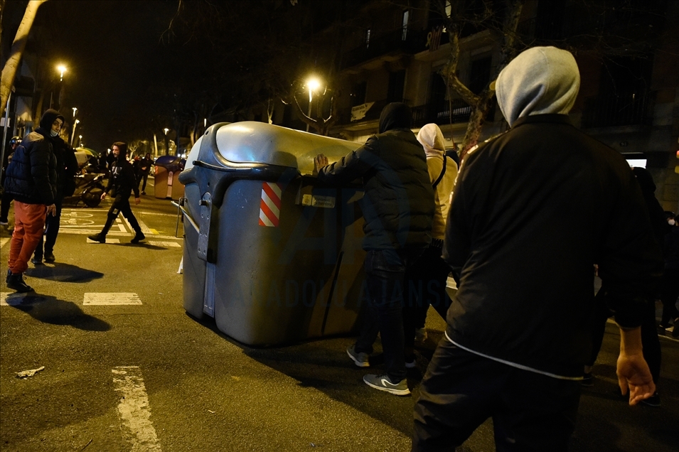 Spanjë, sërish incidente të dhunshme në protestat për lirimin e reperit të burgosur