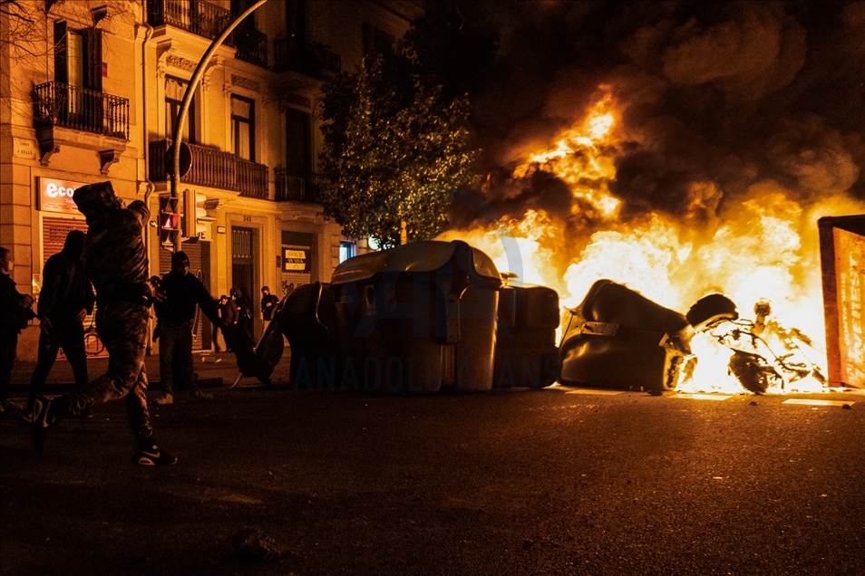 Spanjë, sërish incidente të dhunshme në protestat për lirimin e reperit të burgosur