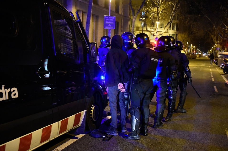 Spanjë, sërish incidente të dhunshme në protestat për lirimin e reperit të burgosur