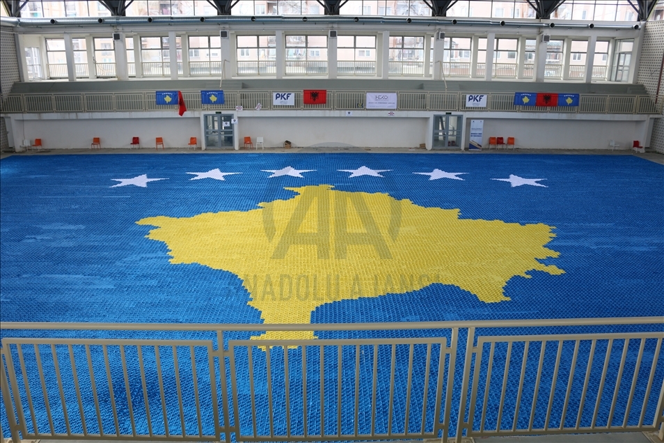 Oborila Ginisov rekord: Arbnora Fejza-Idrizi uradila najveći origami mozaik zastave Kosova 