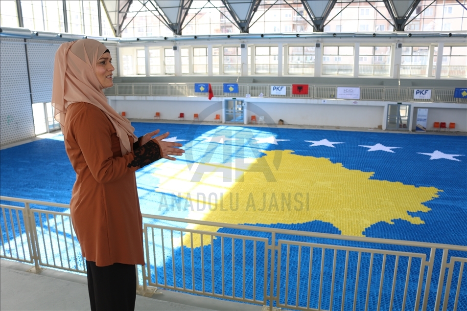 Oborila Ginisov rekord: Arbnora Fejza-Idrizi uradila najveći origami mozaik zastave Kosova 