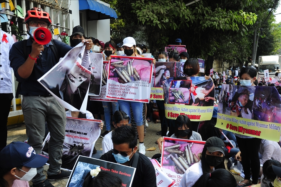 رغم القمع.. الآلاف يواصلون التظاهر ضد انقلاب ميانمار