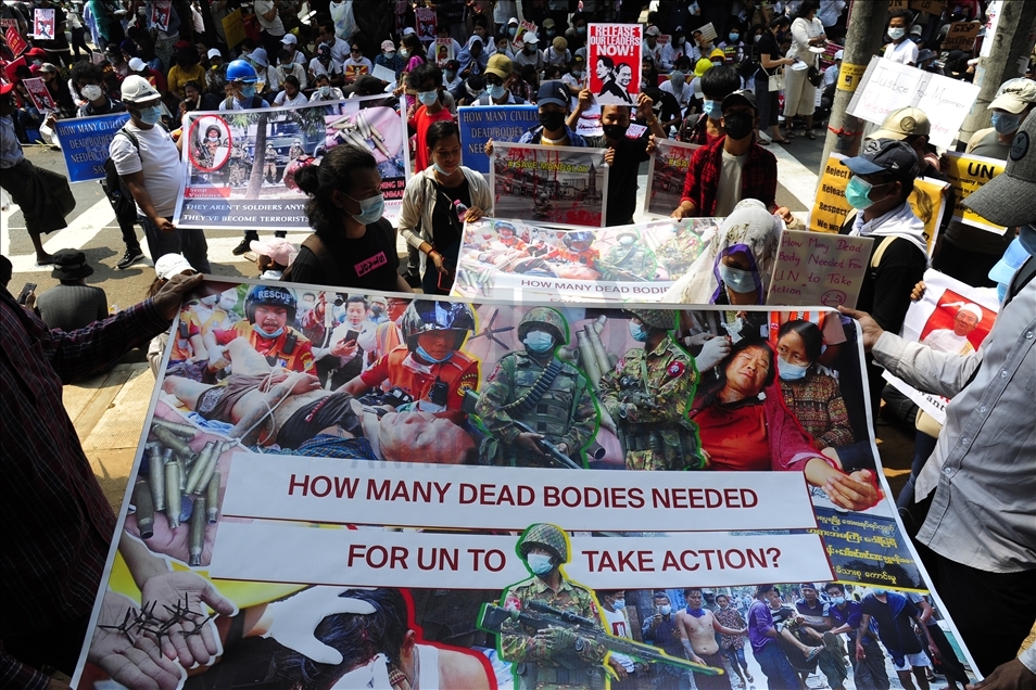 رغم القمع.. الآلاف يواصلون التظاهر ضد انقلاب ميانمار