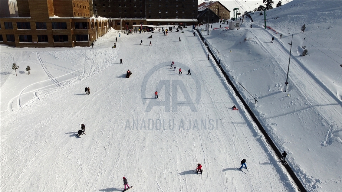 تركيا.. مركز "كارتال كايا" يجذب هواة الرياضات الشتوية