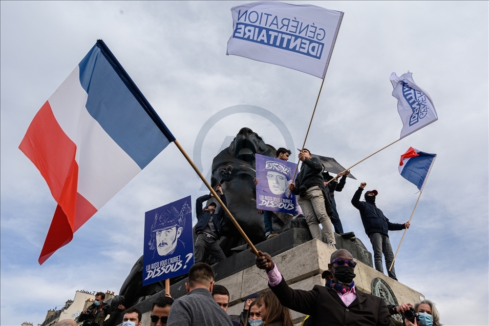 Fransa'da göçmen karşıtı aşırı sağcı grup Generation Identitaire'in feshedilme kararı protesto edildi