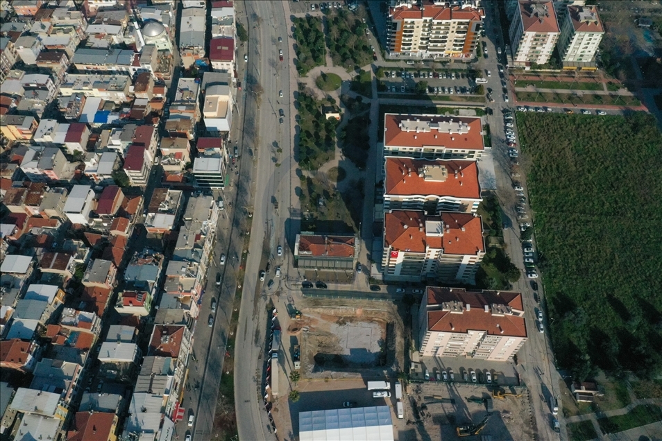 İzmir depreminde yıkılan Rıza Bey Apartmanı'nın yerinde yeşil alan düzenlemesi yapılacağını bildirildi
