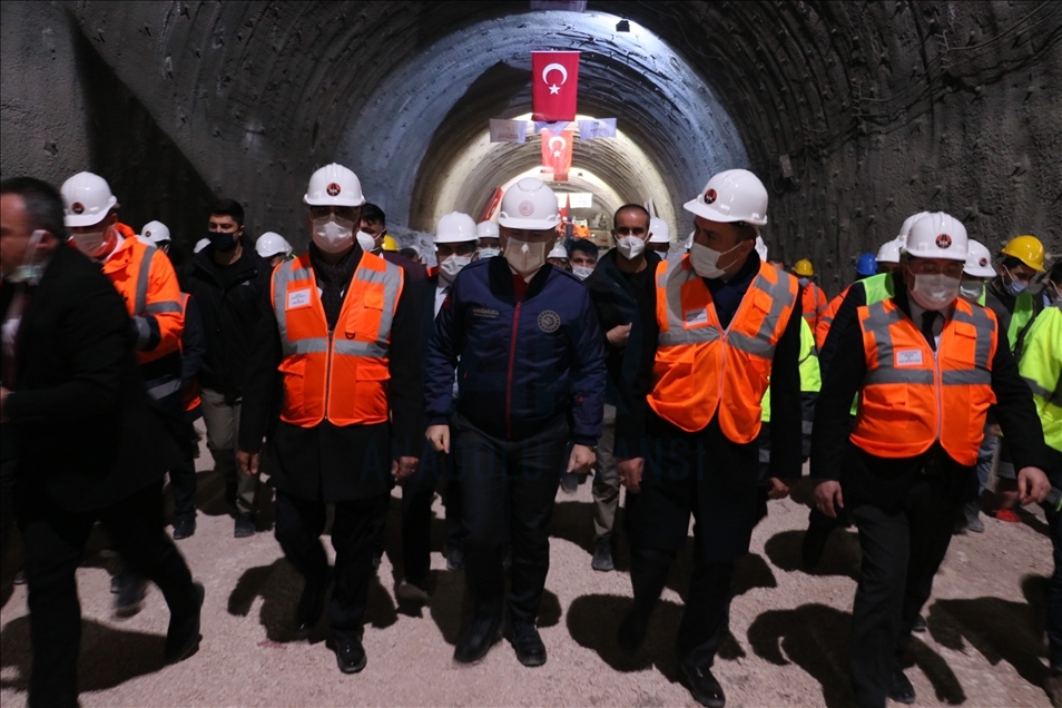 Karadeniz Bölgesi'ni İç Anadolu'ya açan Kırkdilim Geçişi'ndeki "T2 Tüneli"nde ışık göründü