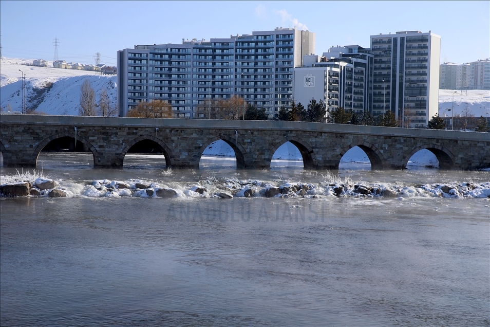 سطح رود «قزل‌ایرماق» یخ بست 
