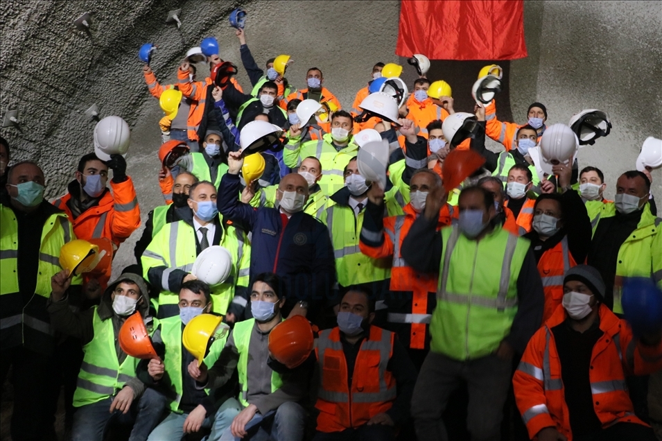 Karadeniz Bölgesi'ni İç Anadolu'ya açan Kırkdilim Geçişi'ndeki "T2 Tüneli"nde ışık göründü