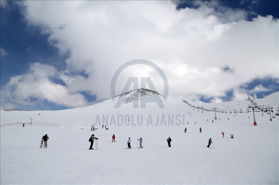 Ski resorts in Tehran amid Covid-19