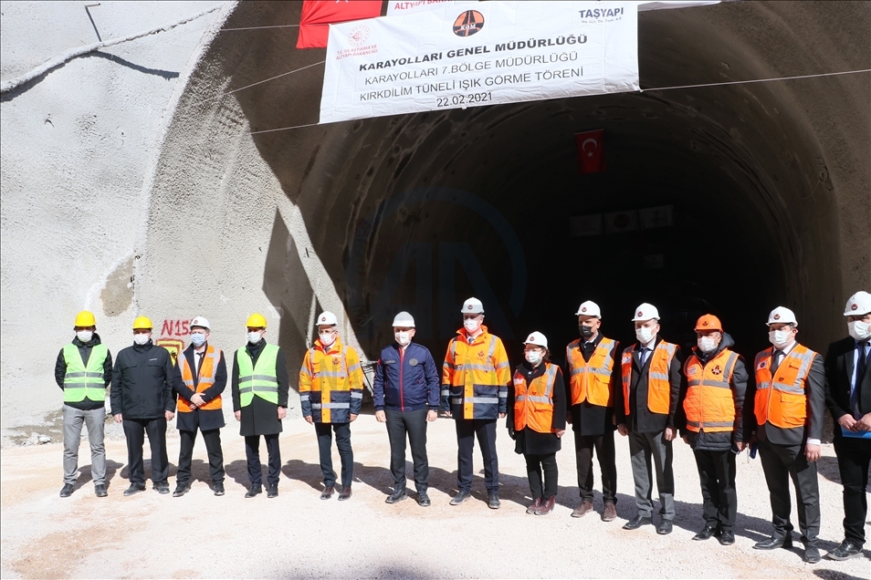 Karadeniz Bölgesi'ni İç Anadolu'ya açan Kırkdilim Geçişi'ndeki "T2 Tüneli"nde ışık göründü