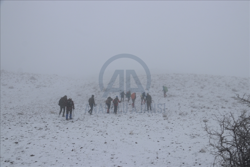 Türk dağcılar Hocalı şehitleri için Haça Dağı'na tırmandı