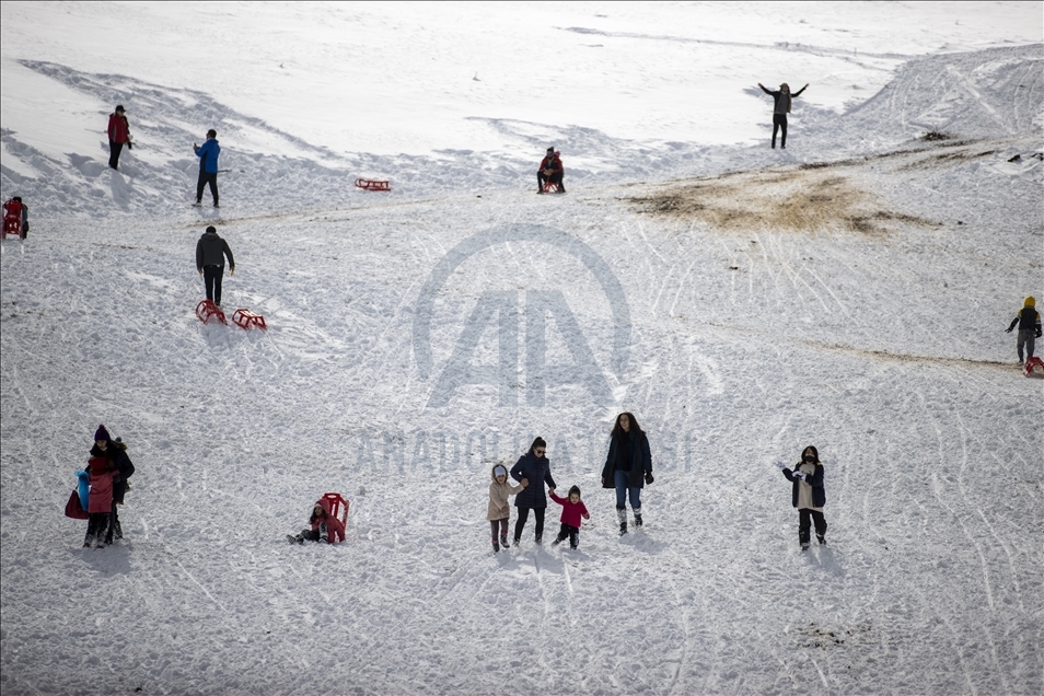 Antalya Saklıkent'te kayak keyfi yaşanıyor