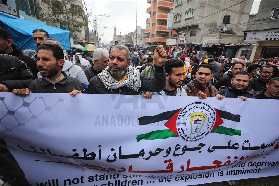 غزة...لاجئون فلسطينيون يتظاهرون ضد تقليصات مساعدات "أونروا"