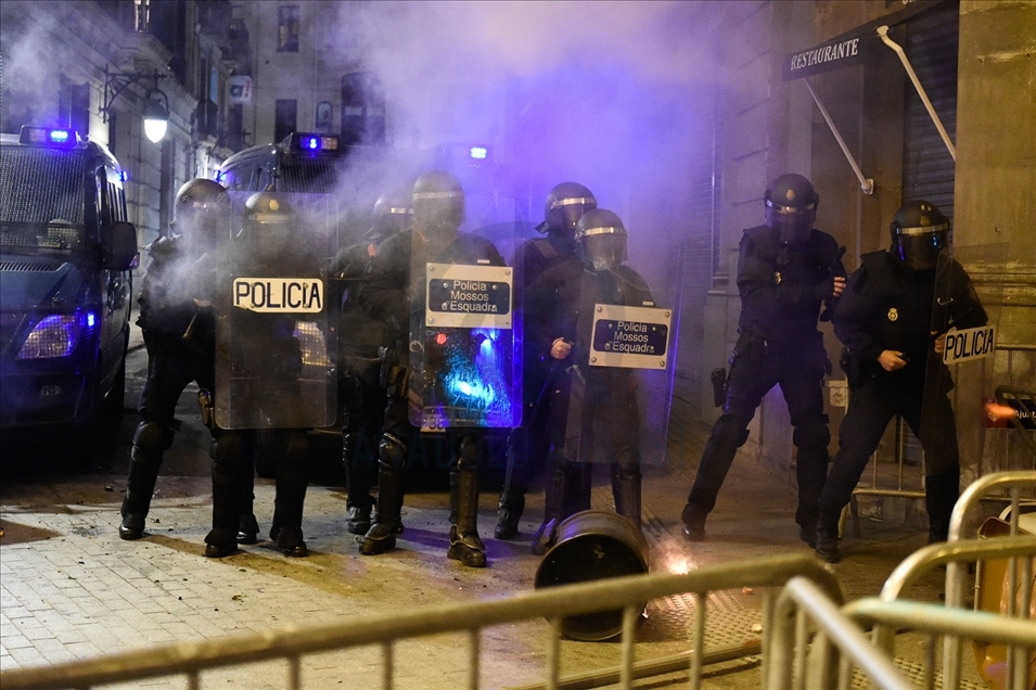 Destrozos y saqueos en nueva jornada de protestas violentas por encarcelamiento de rapero español