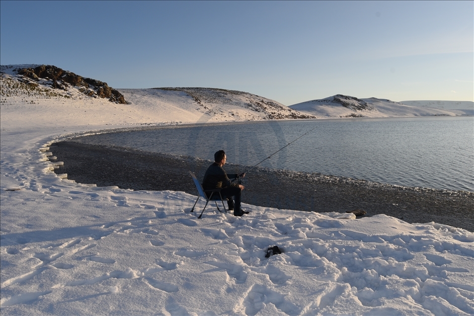 Aygir Lake in eastern Turkey welcomes photographers with its beautiful winter scenes