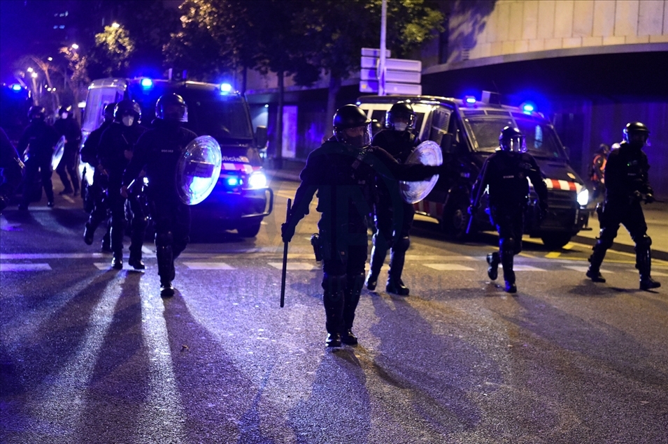 Destrozos y saqueos en nueva jornada de protestas violentas por encarcelamiento de rapero español