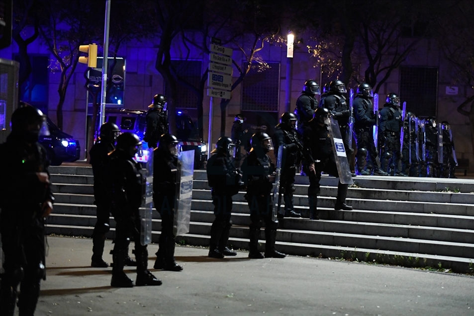 Destrozos y saqueos en nueva jornada de protestas violentas por encarcelamiento de rapero español