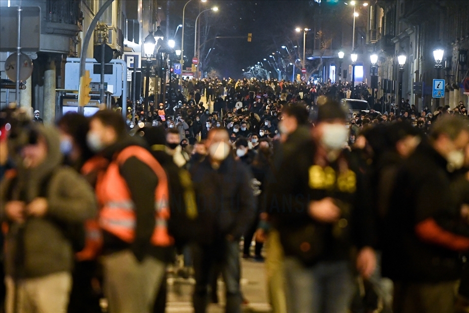 Destrozos y saqueos en nueva jornada de protestas violentas por encarcelamiento de rapero español