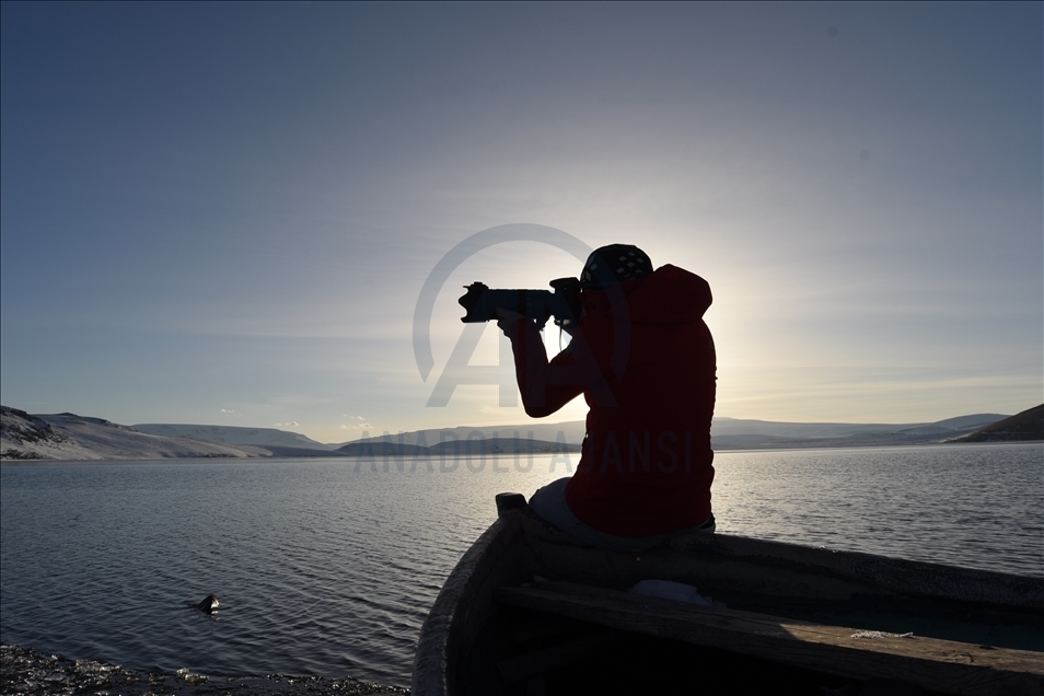 Aygir Lake in eastern Turkey welcomes photographers with its beautiful winter scenes