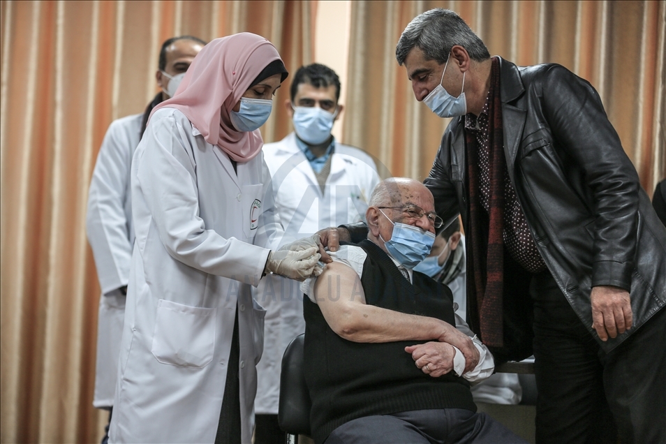 قطاع غزة يبدأ حملة التطعيم ضد "كورونا"