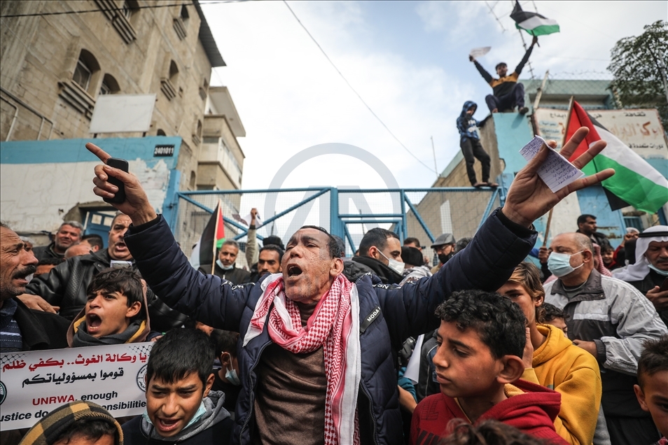 غزة...لاجئون فلسطينيون يتظاهرون ضد تقليصات مساعدات "أونروا"