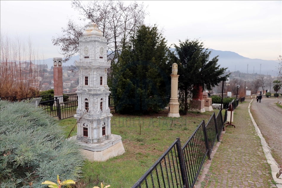 "أبراج الساعة المصغرة".. مجسمات تحكي أسرار التاريخ بمتحف تركي (تقرير)