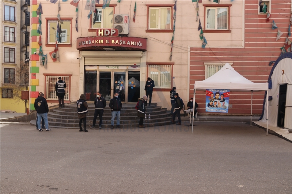 Участники акции матерей в турецком Диярбакыре призвали своих детей сложить оружие и сдаться правоохранительным органам
