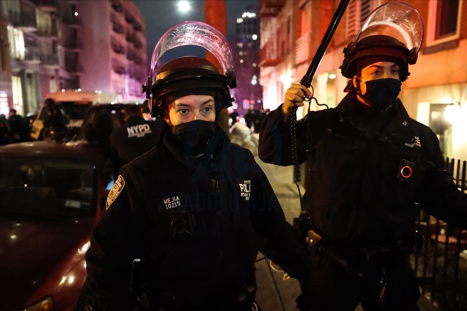 NUEVA YORK, EEUU - FEBRERO 24: Fuertes choques entre la Policía