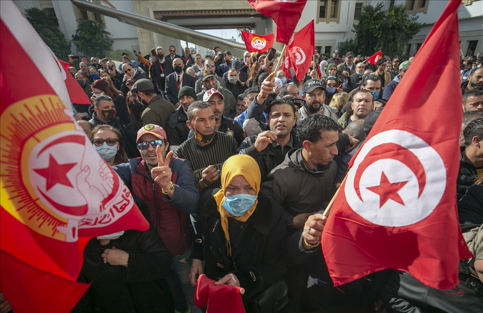Tunus Havayolları çalışanları greve gitti