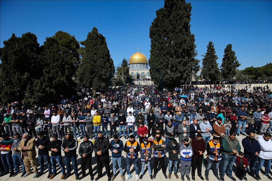 هزاران فلسطینی نماز جمعه را در مسجدالاقصی اقامه کردند