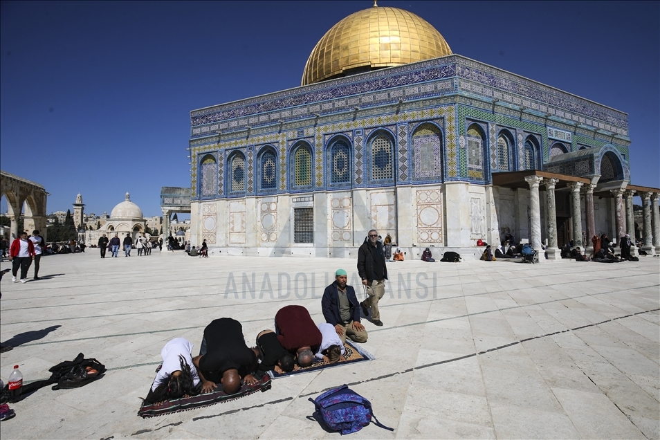 هزاران فلسطینی نماز جمعه را در مسجدالاقصی اقامه کردند
