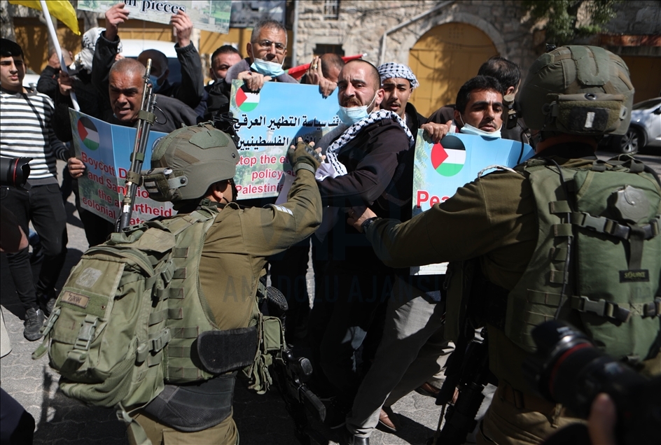 İsrail askerlerinden Harem-i İbrahim katliamının 27. yılı nedeniyle El-Halil’de düzenlenen yürüyüşe müdahale