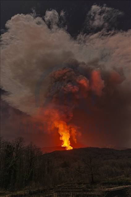 Aktivitas vulkanik Gunung Etna di Italia